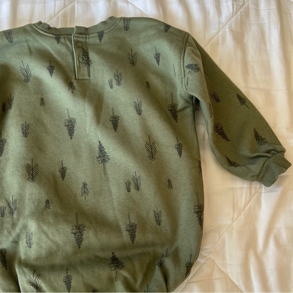 Grayson Collective Baby Bubble Sweashirt Romper in Green Forest Print Size 18 Mo - Picture 9 of 10
